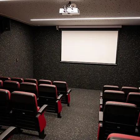 パーク ポルト アエロポルト 3* Maía