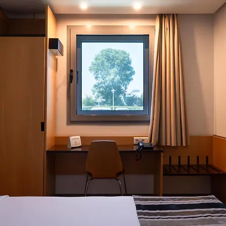 Park Porto Aeroporto Maía